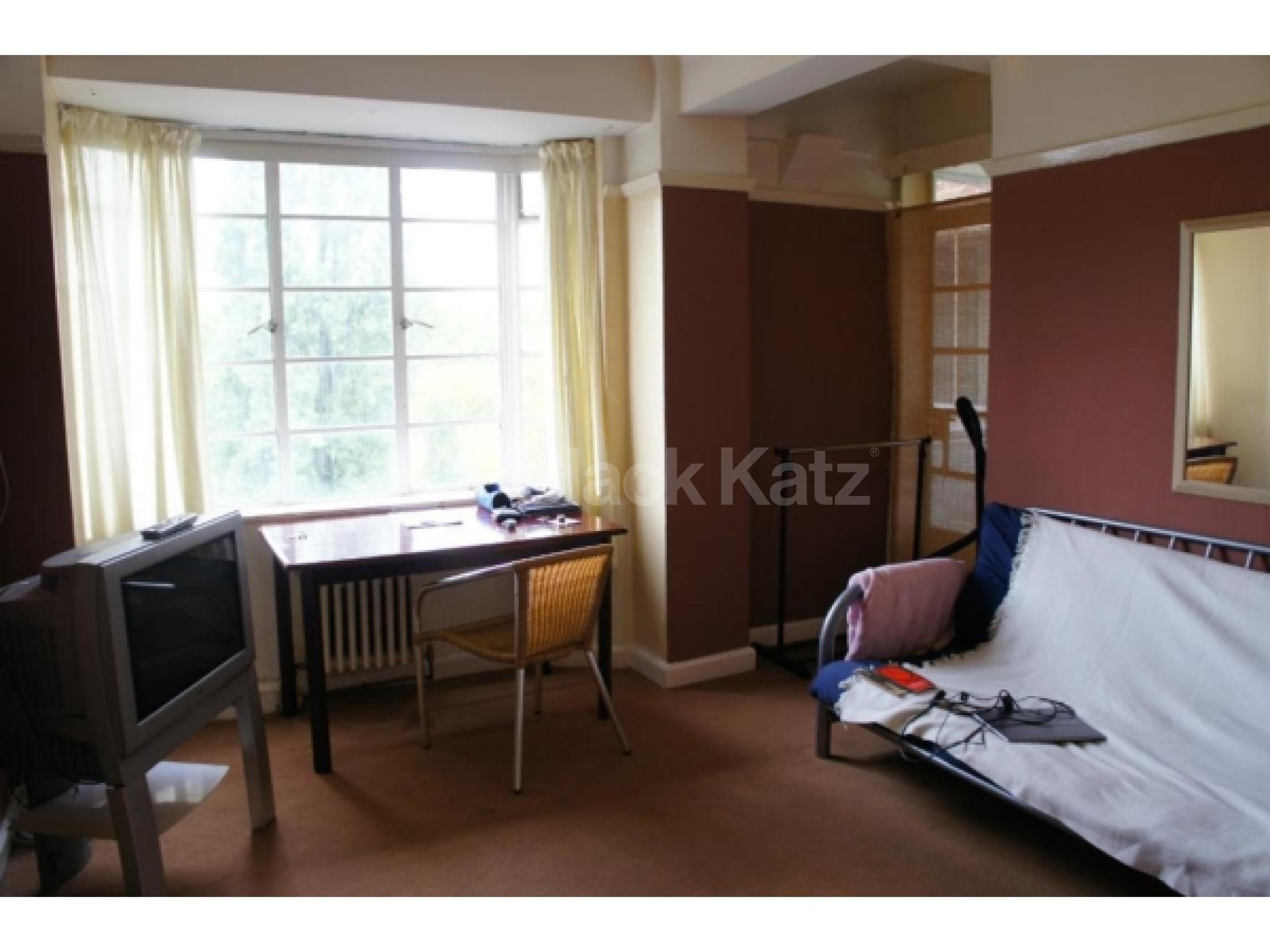 			NEW INSTRUCTION, 1 Bedroom, 1 bath, 1 reception Flat			 Nightingale Lane, Clapham South SW4